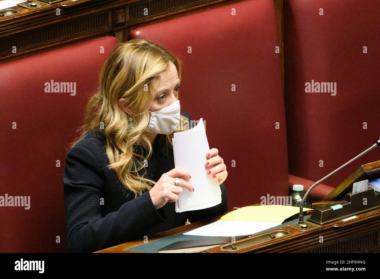 Mauro Scrobogna /LaPresse 27. April 2021&#xa0; Rom, Italien Politics Chamber of Deputies - dringende Maßnahmen zur Bekämpfung der Ausbreitung von COVID-19 auf dem Foto: Giorgia Meloni während der Diskussion über die Agenda für ausländische Direktinvestitionen zur Abschaffung der gegen covid19 Uhr auslaufenden Ausgangssperre Stockfoto