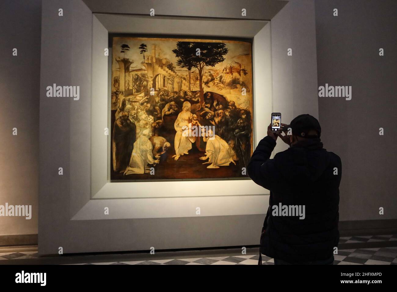 Foto Giuseppe Cabras/LaPresse04 Maggio 2021 Firenzone, ItaliaCronacaLe Gallerie degli Uffizi di Firenzone riaprono ai visitatori nel rispetto della normativa per il contrasto al contagio epidemiologico.Nella foto: la Sala di LeonardoFoto Giuseppe Cabras/LaPresseMai 4, 2021 Florence, ItalienNewsDie Uffizien in Florenz öffnen sich für Besucher gemäß den Vorschriften zur Bekämpfung der epidemiologischen Ansteckung.auf dem Foto: Leonardos Zimmer Stockfoto