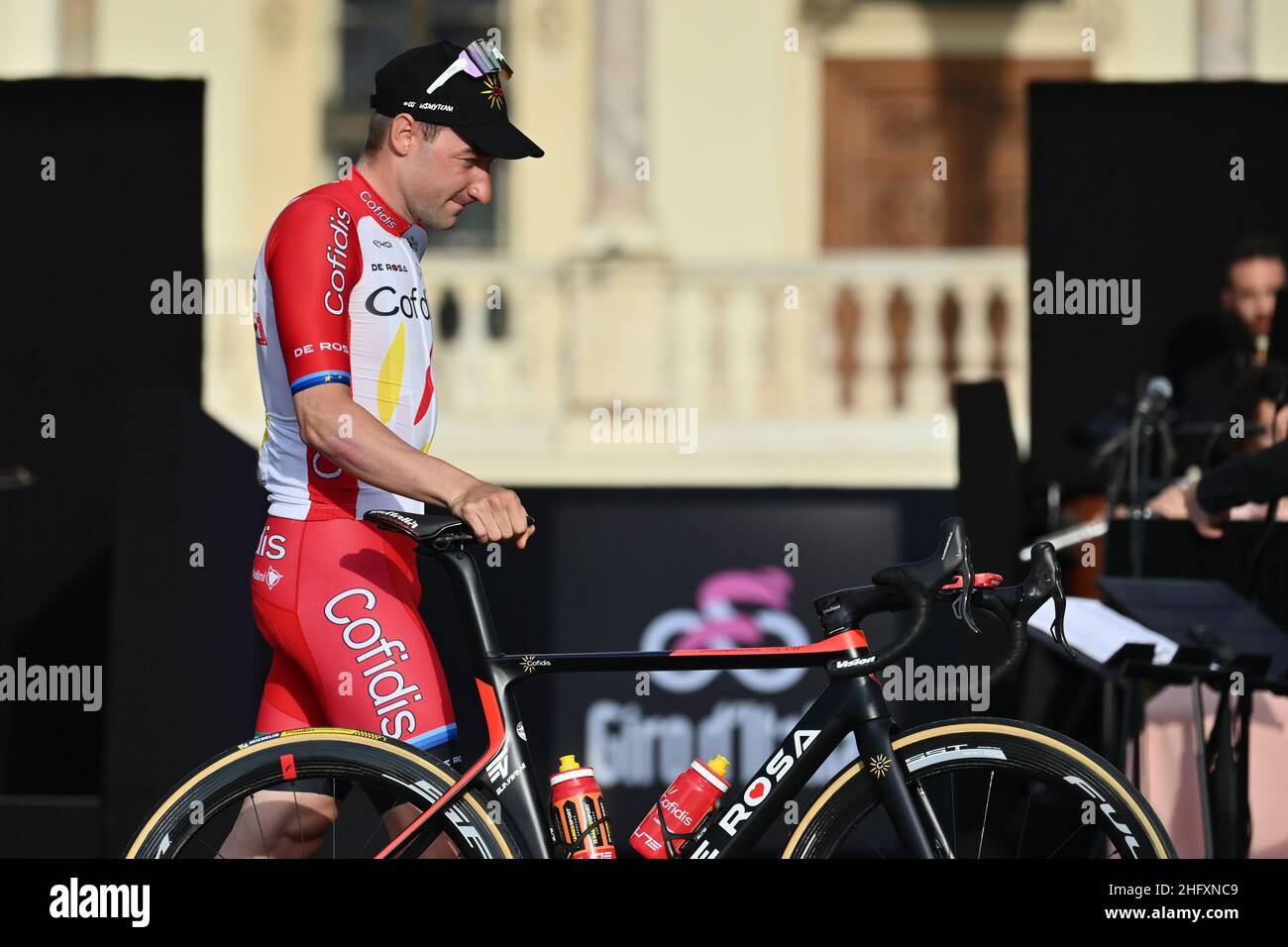 Massimo Paolone/LaPresse 06. Mai 2021 Turin (Italien) Sport Cycling Giro d'Italia 2021 - Ausgabe 104th - Teampräsentation auf Schloss Valentino auf dem Foto: Elia Viviani Stockfoto