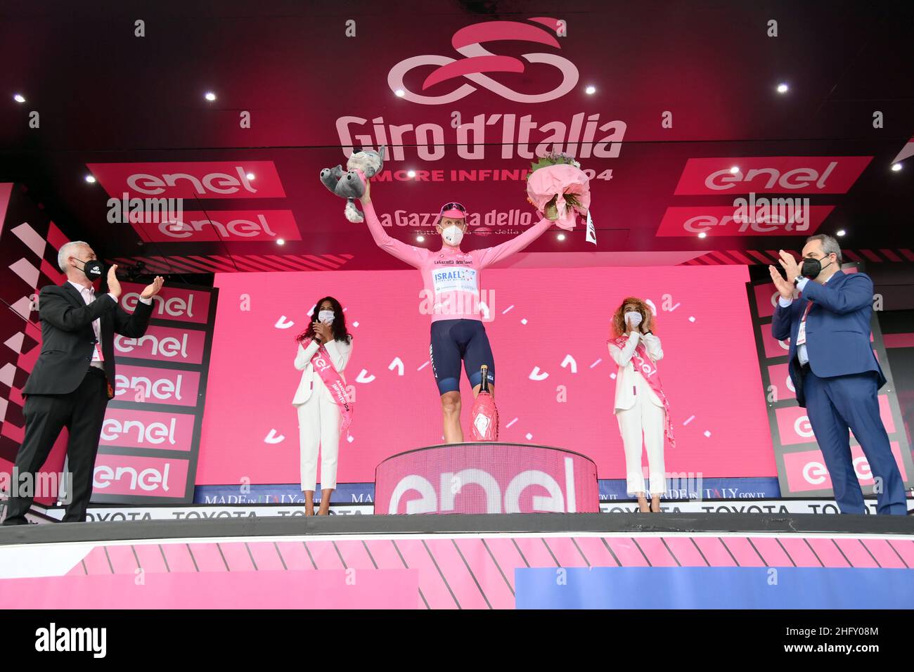 Foto Gian Mattia D'Alberto/LaPresse 12 maggio 2021 Cattolica, Italia Sport Cicismo Giro d'Italia 2021 - edizione 104 - Tappa 5 - Da Modena a Cattolica (km 177) Nella foto: DE MARCHI Alessandro (ITA) (ISRAEL START-UP NATION) maglia rosa Foto Gian Mattia D'Alberto/LaPresse 12. Mai 2021 Cattolica, Italien Sport Radfahren Giro d'Italia 2021 - Ausgabe 104th - Etappe 5 - von Modena nach Cattolica im Bild: DE MARCHI Alessandro (ITA) (ISRAEL START-UP NATION) Stockfoto