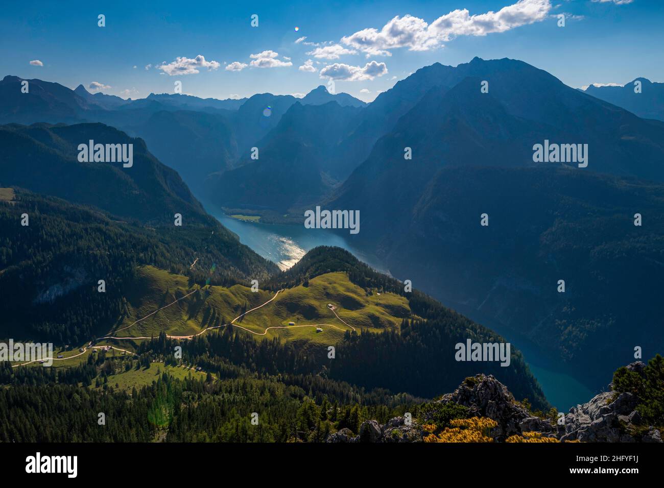 Alpen, Berchtesgadener Land im Sommer bei blauem Himmel und schöner Sicht Stockfoto