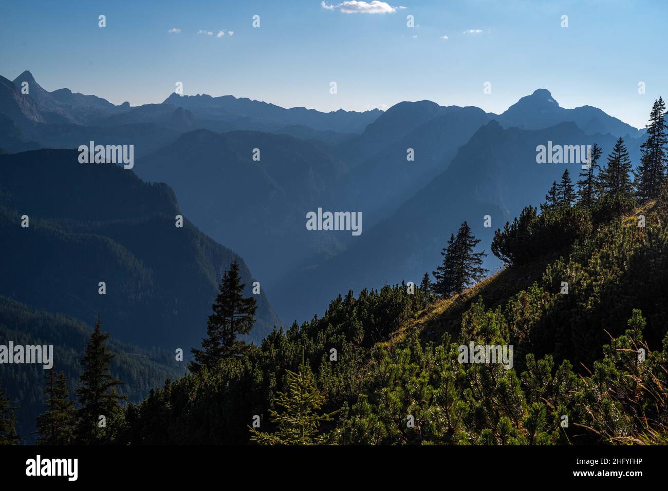 Alpen, Berchtesgadener Land im Sommer bei blauem Himmel und schöner Sicht Stockfoto