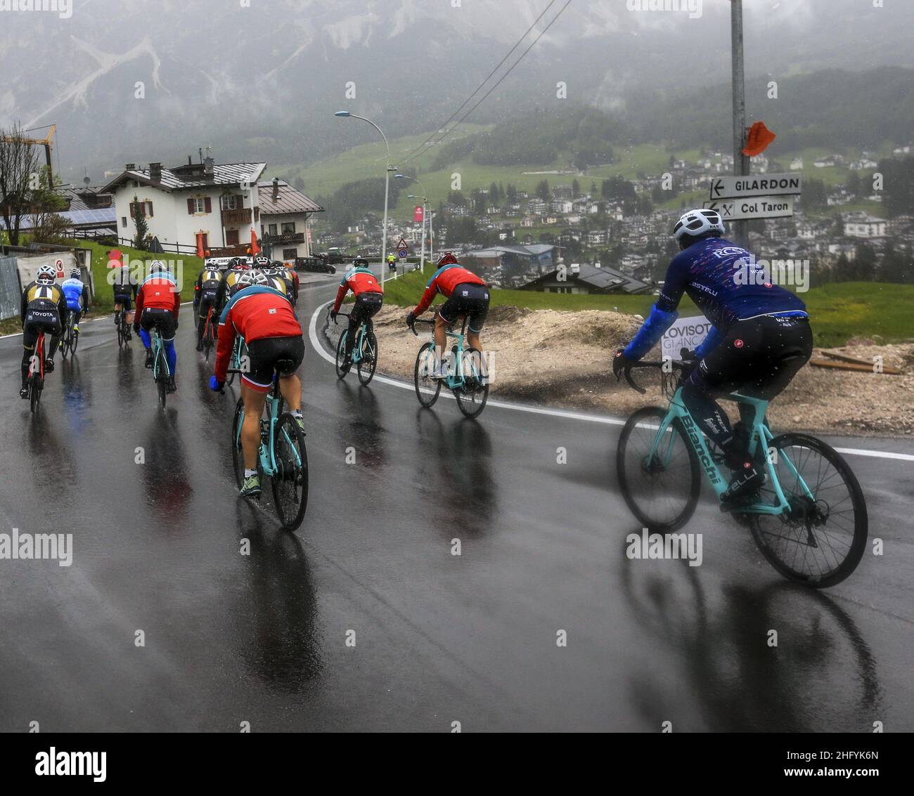 Foto LaPresse/Alessandro Garofalo 24 Maggio 2021 Sport Ciclismo Giro d'Italia 2021 – Giro E - Nella foto: Tappa 16 Canazei - Cortina D’Ampezzo Foto LaPresse/Alessandro Garofalo 24. Mai 2021 Sport Cycling Giro d'Italia 2021 – Giro E - im Bild: Sechzehnte Etappe Canazei - Cortina D’Ampezzo Stockfoto