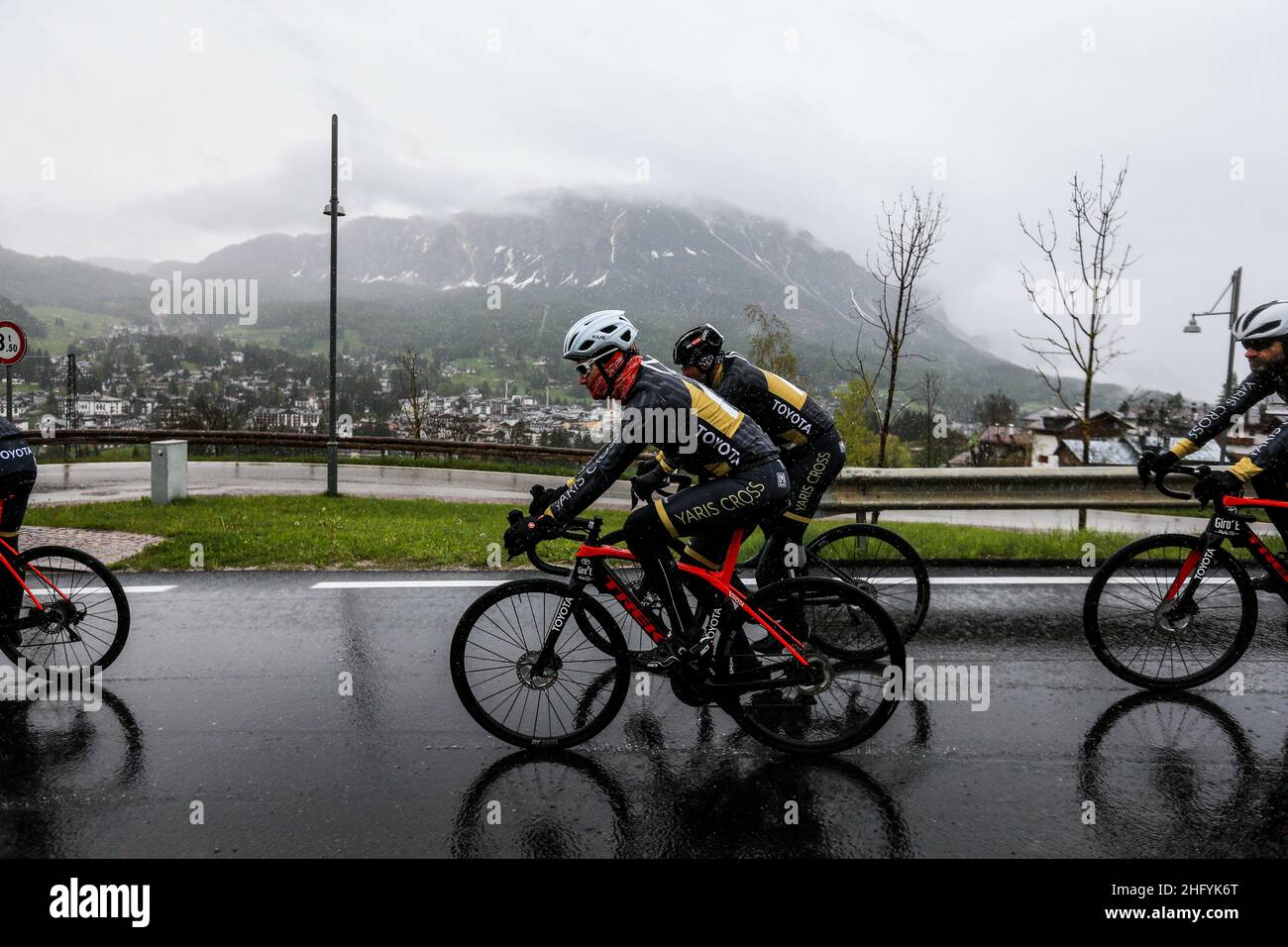 Foto LaPresse/Alessandro Garofalo 24 Maggio 2021 Sport Ciclismo Giro d'Italia 2021 – Giro E - Nella foto: Tappa 16 Canazei - Cortina D’Ampezzo Foto LaPresse/Alessandro Garofalo 24. Mai 2021 Sport Cycling Giro d'Italia 2021 – Giro E - im Bild: Sechzehnte Etappe Canazei - Cortina D’Ampezzo Stockfoto