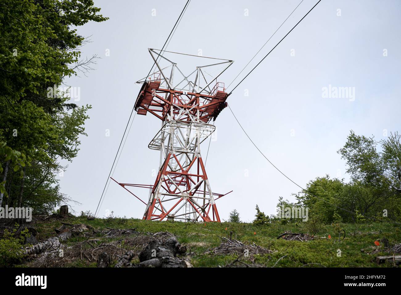 Foto Piero Cruciatti / LaPresse 26/05/21 - Stresa, Italia News Incidente funivia Stresa-Mottarone Nella foto: Vista generale del luogo dell’incidente della Funivia Stresa-Mottarone Foto Piero Cruciatti / LaPresse 26/05/21 - Stresa, Italia News Standort der Seilbahnkatastrophe auf dem Foto: Ein allgemeiner Überblick über den Ort der Seilbahnkatastrophe, bei der am Sonntag 14 Menschen ums Leben kamen Stockfoto