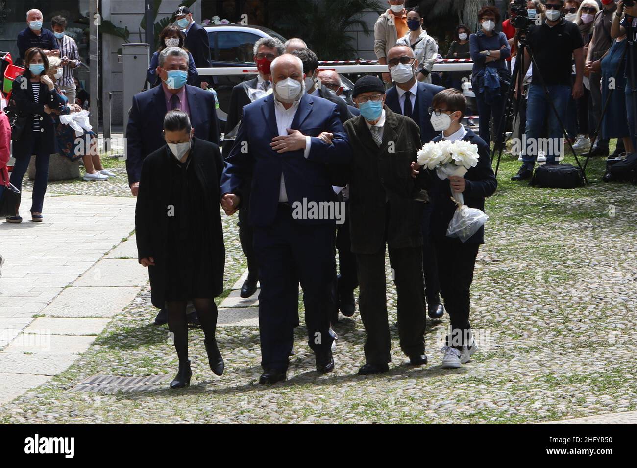 Foto Mairo Cinquetti - LaPresse 29 05 2021 Milano cronaca A Milano l'ultimo saluto a Carla Fracci nella chiesa di San Marco Nella Foto : Giuseppe Menegatti marito di Carla Fracci e il figlio Francesco Menegatti Foto Mairo Cinquetti - LaPresse 29. Mai 2021 Mailand - Italien Nachrichten Beerdigung von Carla Fracci in San Marco Churc in Mailand im Bild: Giuseppe Menegatti e Francesco Menegatti Stockfoto