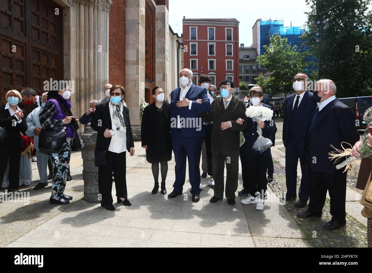 Foto Mairo Cinquetti - LaPresse 29 05 2021 Milano cronaca A Milano l'ultimo saluto a Carla Fracci nella chiesa di San Marco Nella Foto : Giuseppe Menegatti marito di Carla Fracci e il figlio Francesco Menegatti Foto Mairo Cinquetti - LaPresse 29. Mai 2021 Mailand - Italien Nachrichten Beerdigung von Carla Fracci in San Marco Churc in Mailand im Bild: Giuseppe Menegatti e Francesco Menegatti Stockfoto