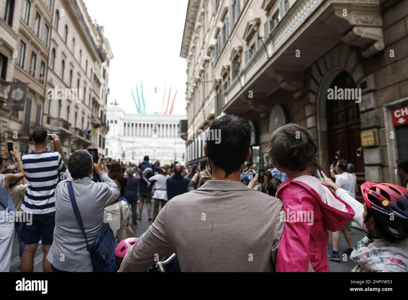 Cecilia Fabiano/ LaPresse 02. Juni 2021 Roma (Italien) News Tag der Republik im Bild: Menschenmenge in der Via del Corso Stockfoto