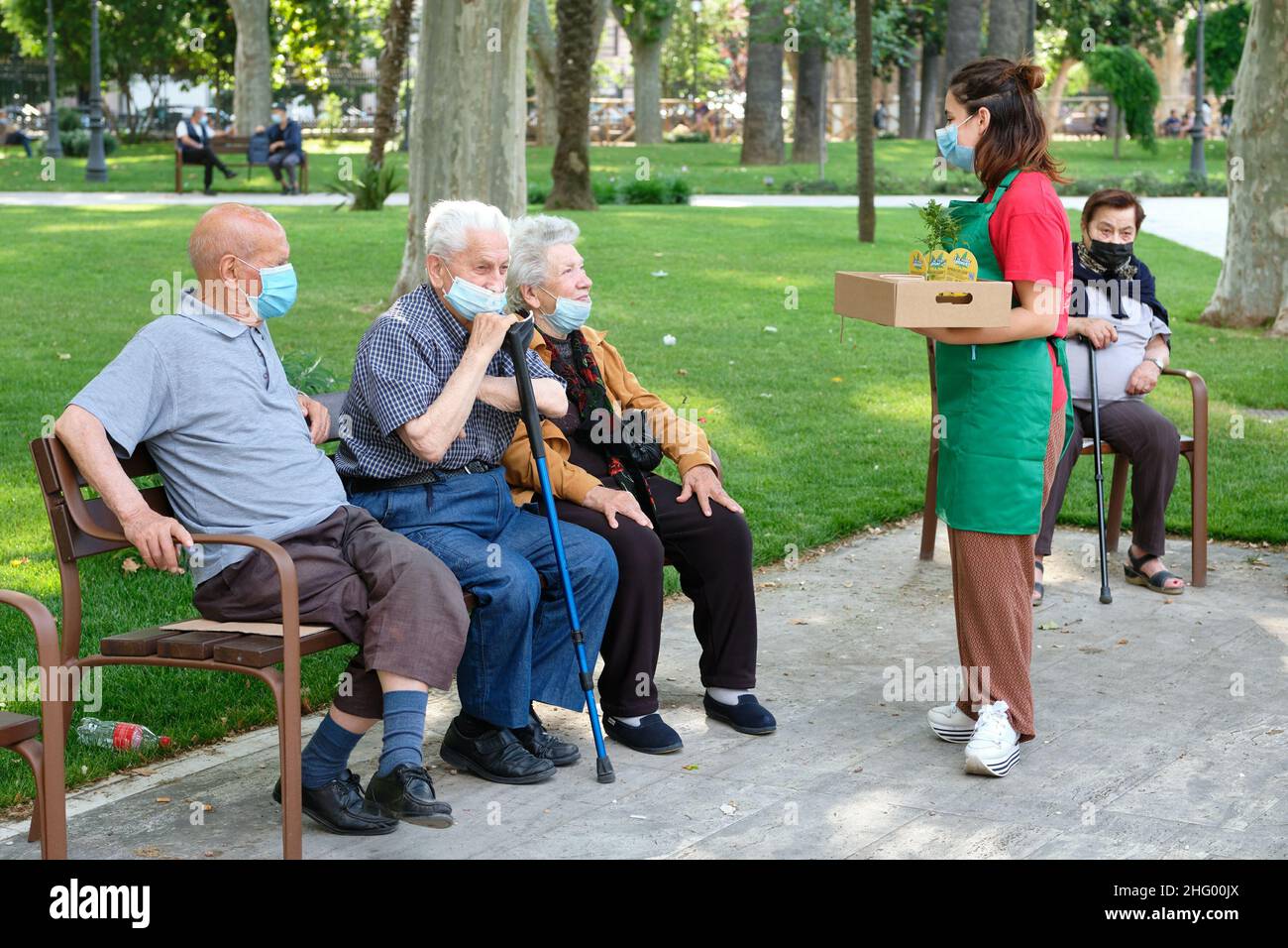 Mauro Scrobogna /LaPresse 11. Juni 2021&#xa0; Rom, Italien Nachrichten Antiprohibitionisten - besserer legaler Cannabis auf dem Foto: Momente der Initiative auf der Piazza Vittorio mit dem Verkauf legaler Cannabis-Setzlinge, um einen Appell an das Parlament für die Legalisierung von Cannabis zu starten Foto Mauro Scrobogna /LaPresse 11-06-2021 Roma , Italia Cronaca Antiproibizionisti - Cannabis meglio legale Nella foto: Momento dell&#X2019;iniziativa auf der Piazza Vittorio con la vendita di piantine di Cannabis legale per lanciare un appello al Parlamento sulla legalizzazione della Cannabis Foto Mauro Scrobogna /LaPresse Jun Stockfoto