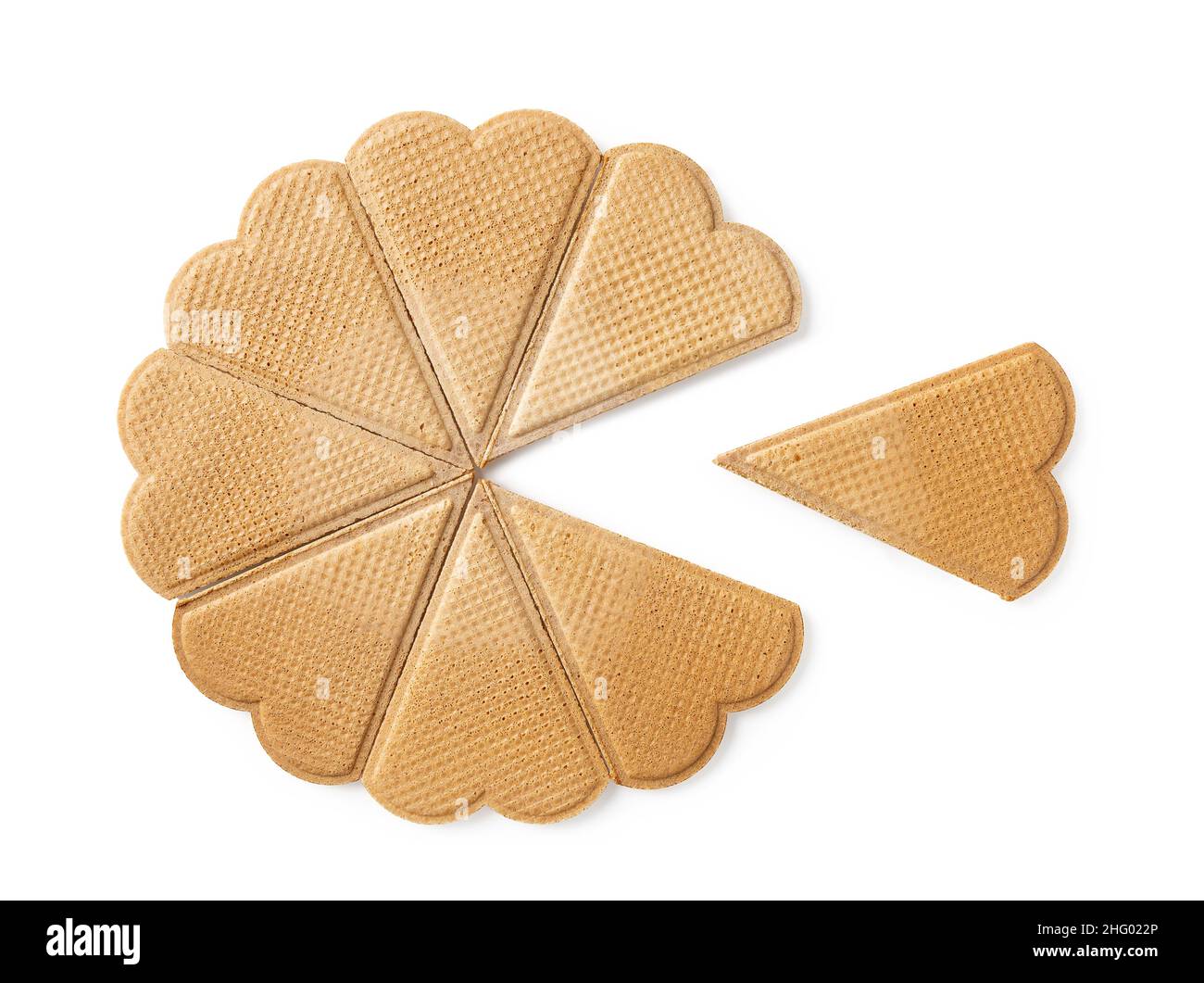 Garnieren herzförmige Wafer sind in einer Radform isoliert auf einem weißen Hintergrund. Dünne Waffelplätzchen zur Dekoration von Dessert-Eis. Stockfoto