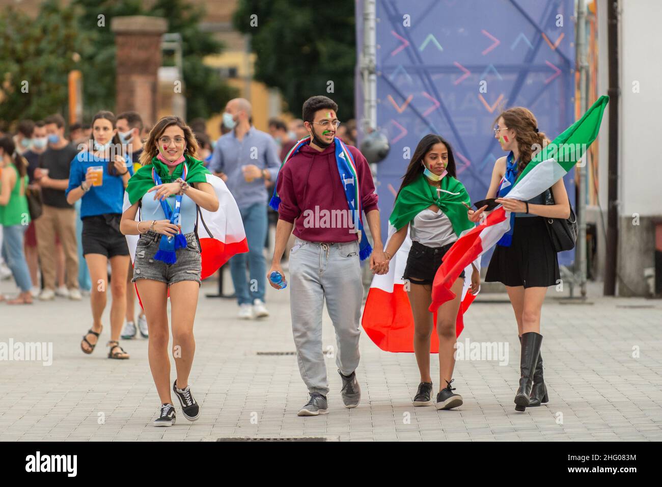 Claudio Furlan/LaPresse 06. Juli 2021 Mailand, Italien Nachrichten Großleinwand im Martinitt-Theater für das Halbfinale der Euro 2020 in Italien und Spanien Stockfoto