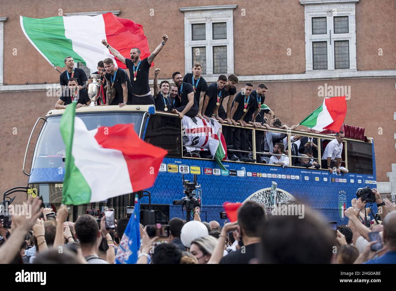 Roberto Monaldo / LaPresse 12-07-2021 Rom (Italien) die Europameisterschaft-Nationalmannschaft begrüßt die Fans in der Stadt im Bild den Bus der italienischen Nationalmannschaft Stockfoto