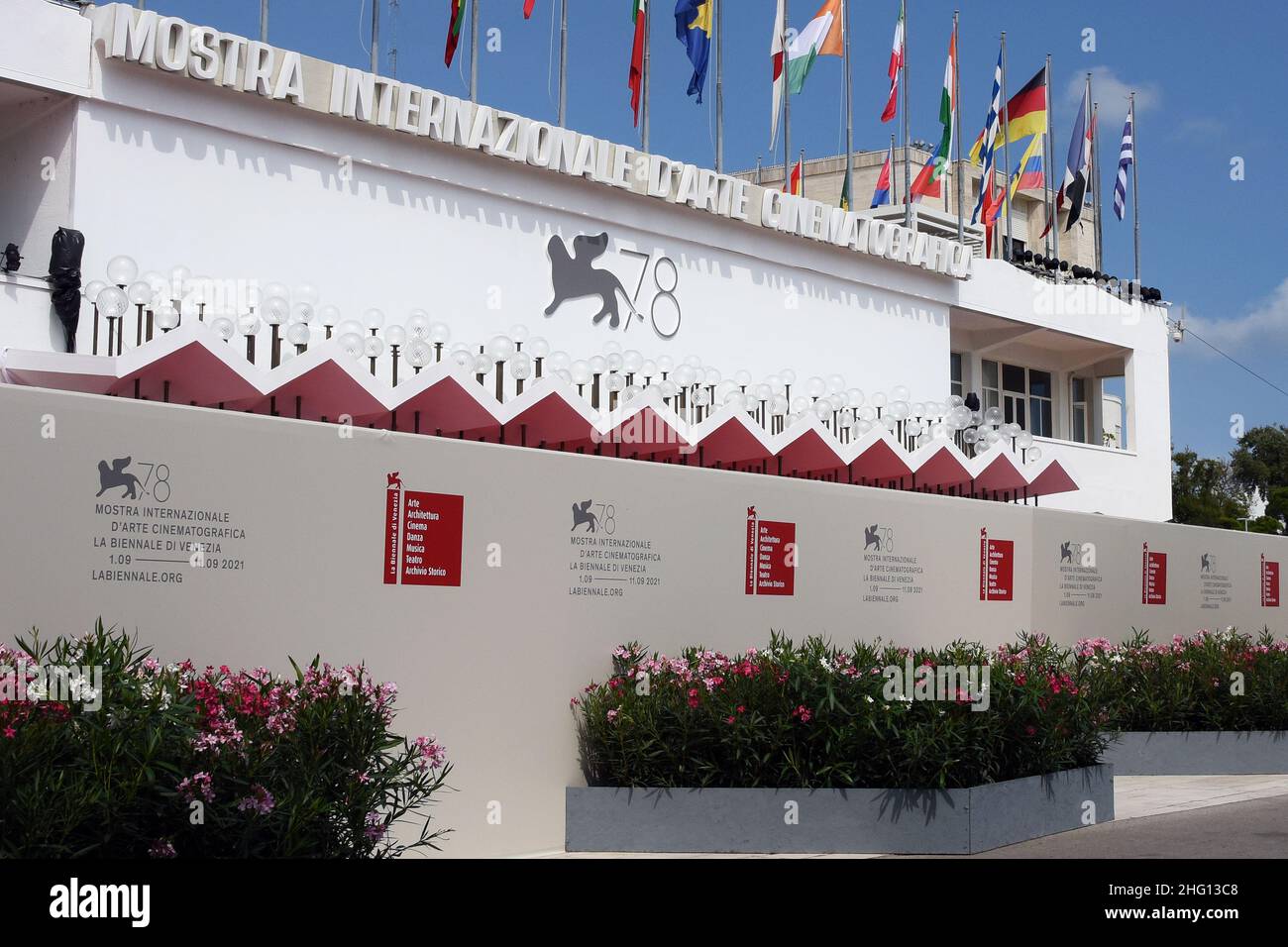 Gian Mattia D'Alberto - LaPresse 2021-08-31 Venice 78th Venice Filmfestival Vorbereitungen für die Eröffnung auf dem Foto: il muro davanti al Red carpet Stockfoto
