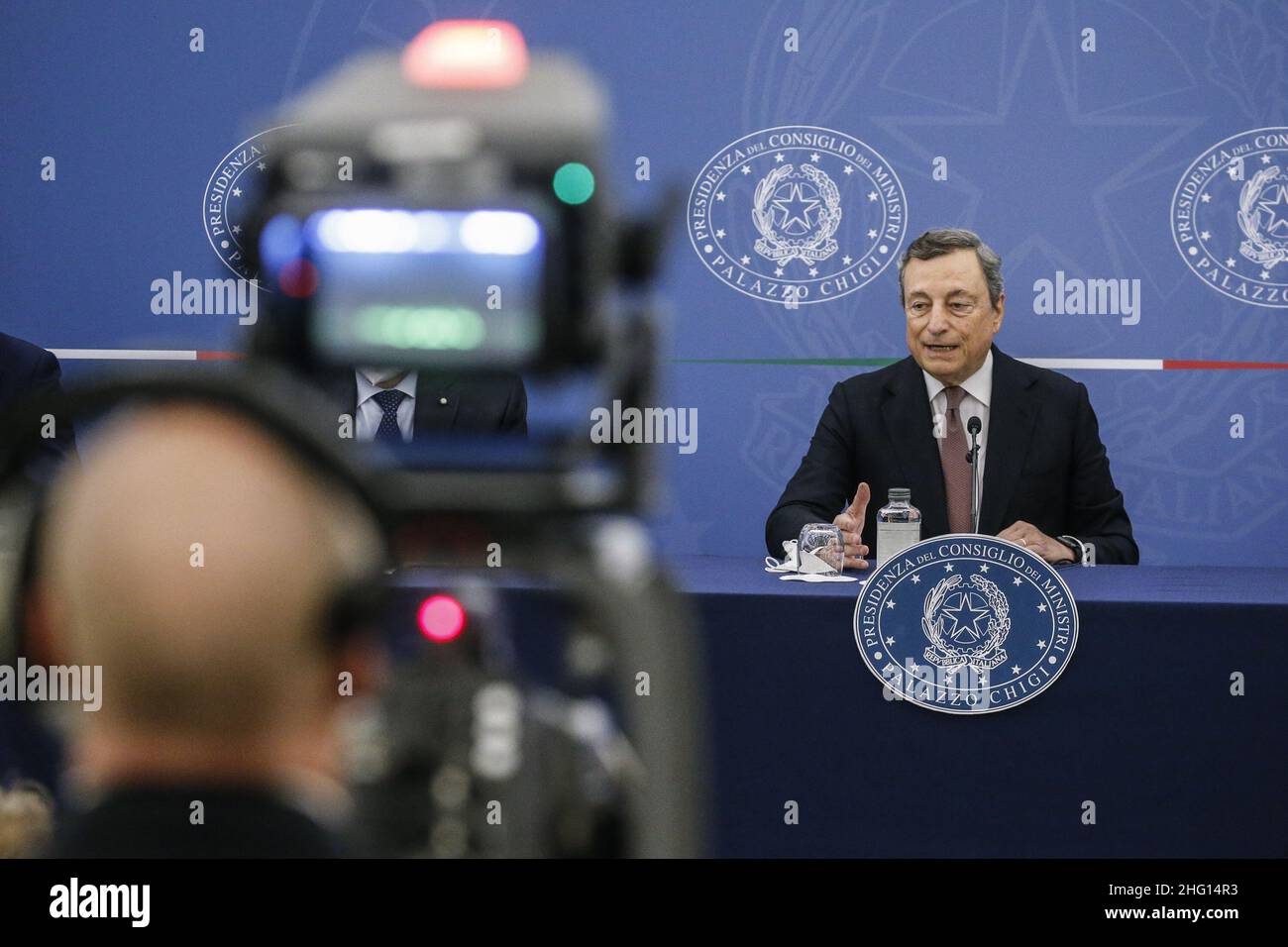 Foto Fabio Frustaci/LaPresse/POOL Ansa02-09-2021 &#X2013; Roma, ItalienPoliticaConferenza stampa del Presidente Draghi sulle regole Green Pass anti diffusione del Covid-19Nella foto: Mario DraghiFoto Fabio Frustaci/LaPresse/POOL AnsaSeptember 02, 2021 &#X2013; Rom, ItalienPoliticsPressekonferenz von Präsident Draghi über den Green Pass: Gegen das Bild 19In Stockfoto