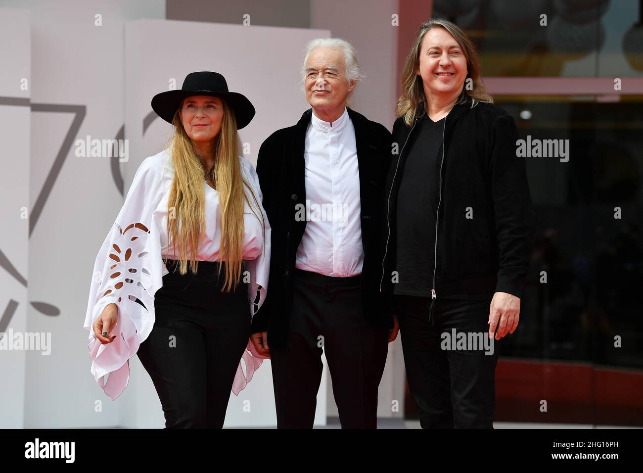 Gian Mattia D'Alberto - LaPresse 2021-09-04 Venice 78th Venice International Film Festival 'Becoming LED Zeppelin' Red Carpet auf dem Foto: Allison McGourty, Jimmy Page und Regisseur Bernard MacMahon Stockfoto