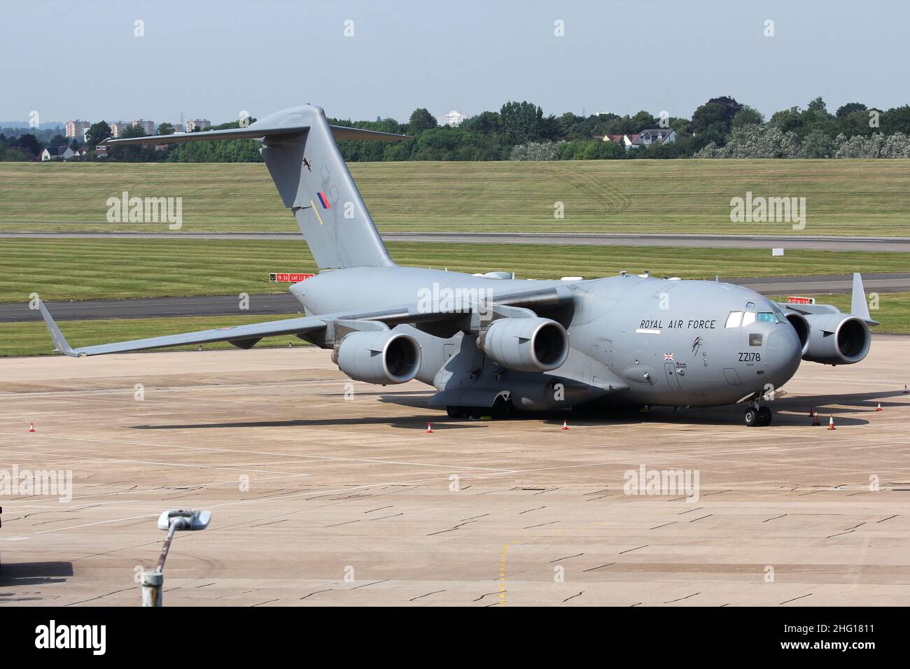 Transportflugzeug der Royal Air Force Boeing C-17 Globemaster II am Flughafen Birmingham Stockfoto