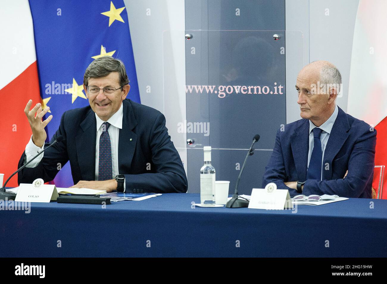 Roberto Monaldo / LaPresse 07-09-2021 Rom (Italien) der Minister für technologische Innovation Vittorio Colao stellt die Strategie Cloud Italia in einem Bild vor Vittorio Colao, Franco Gabrielli Stockfoto