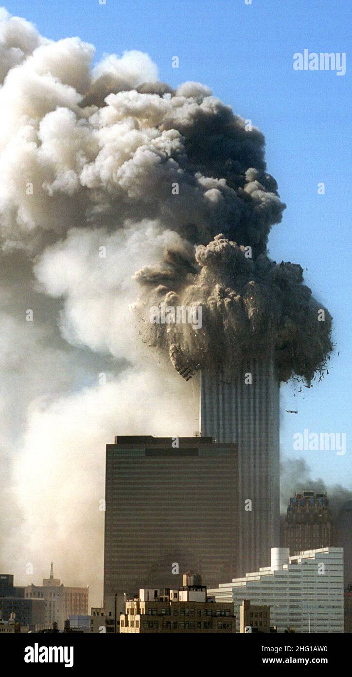 11-09-2001 NEW YORK ESTERI NELLA FOTO: IL WORLD TRADE CENTER CROLLA DOPO LO SCHIANTO DEI DUE AEREI @LAPRESSE Stockfoto