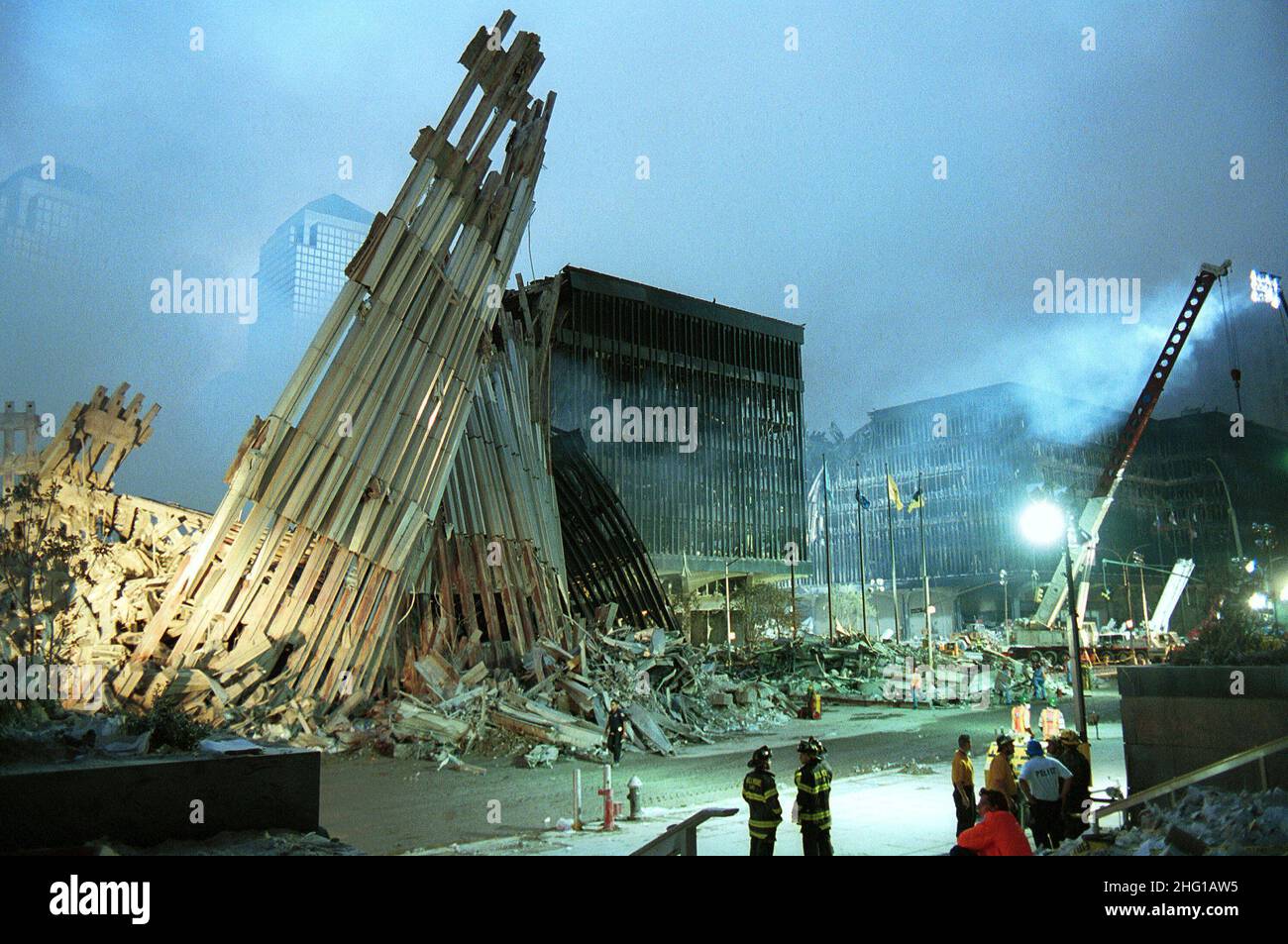 13-09-2001 NEW YORK ESTERI NELLA FOTO: I RESTI DEL WORLD TRADE CENTER ALLE PRIMO LUCI DELL'ALBA @LAPRESSE Stockfoto