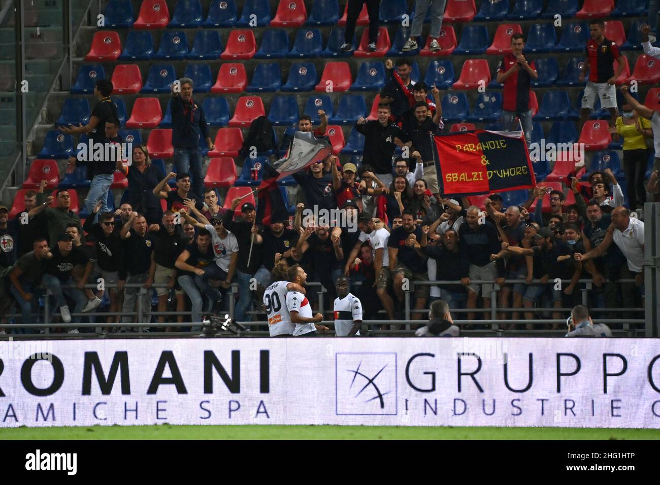 Massimo Paolone/LaPresse 21. September 2021 Bologna, Italien Sportfußball Bologna vs Genua - Italienische Fußballmeisterschaft Liga A Tim 2021/2022 - Renato Dall'Ara Stadion im Bild: Domenico Criscito (FC Genua Cricket) feiert nach dem Tor 2-2 Stockfoto