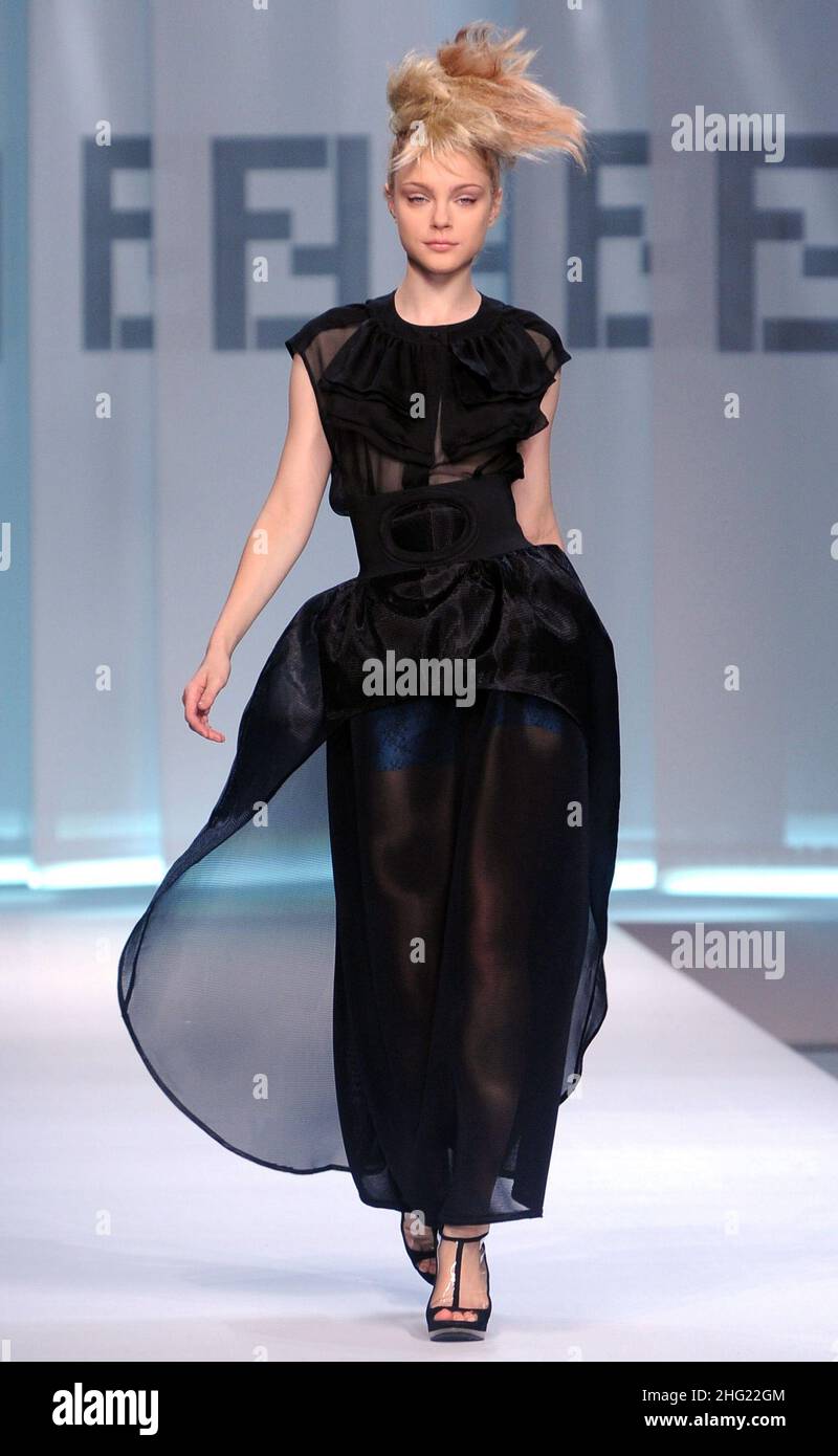 Model Jessica Stam auf dem Laufsteg während der Fendi Fashion Show im Rahmen der Milan Fashion Week. Stockfoto