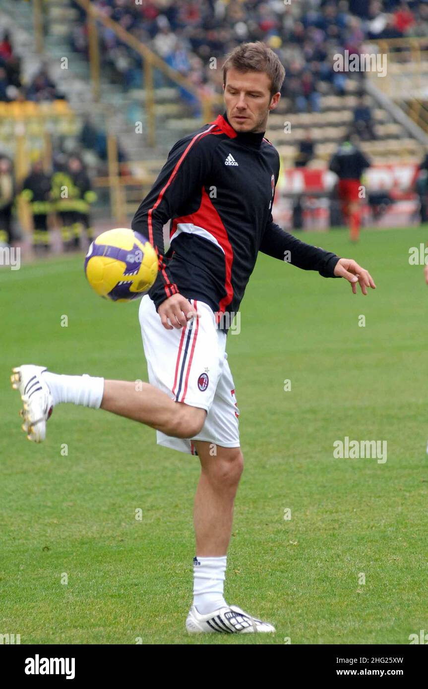 David Beckham erwärmt sich für die italienische Serie A Fußballspiel zwischen Bologna und AC Mailand, in Bologna, Italien, Sonntag, 25. Januar, 2009. Stockfoto