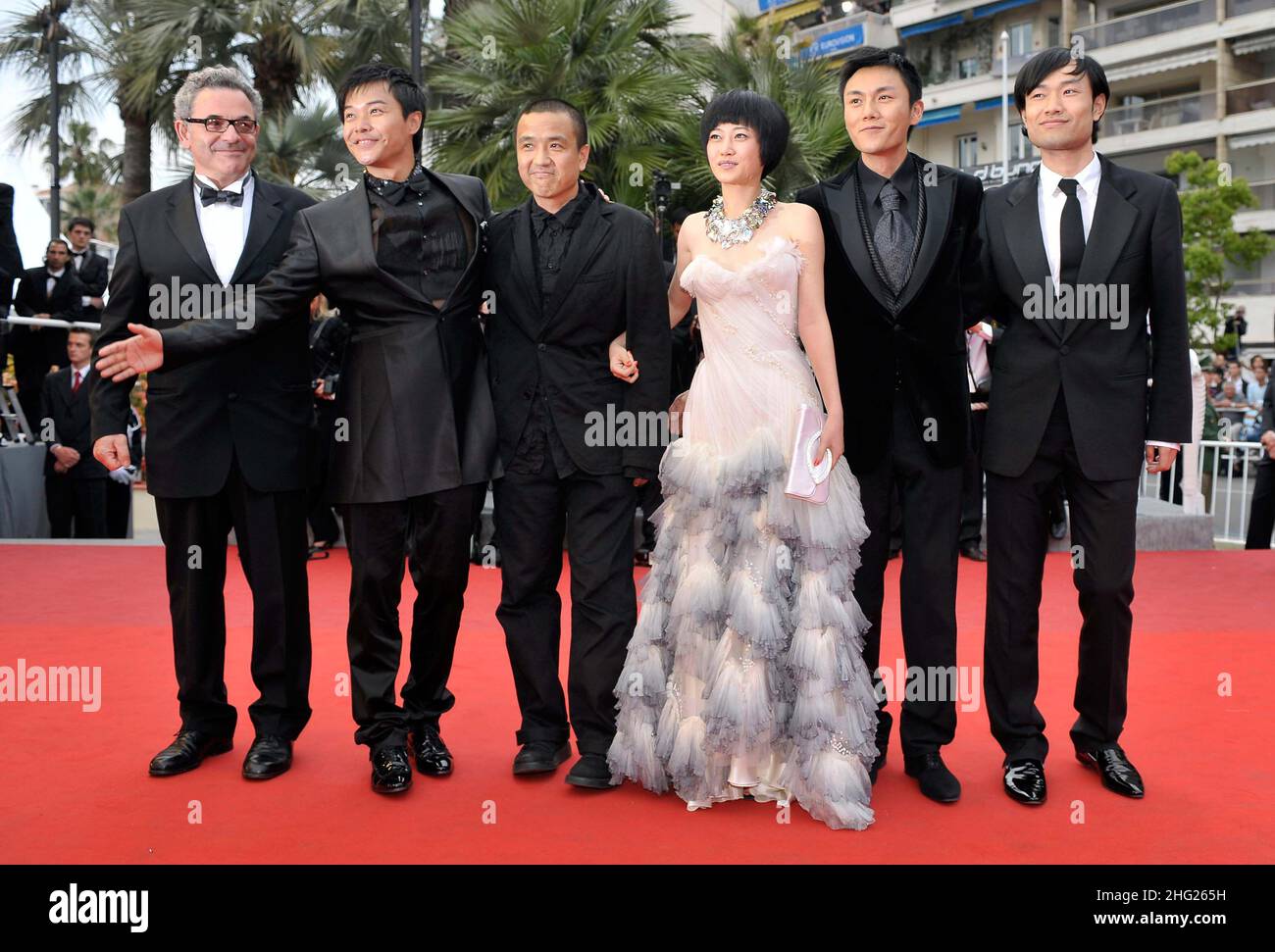 Chen Sicheng, der Regisseur Lou Ye, die Schauspielerin Tan Zhuo, der Schauspieler Qin Hao und der Schauspieler Wu Wei kommen am 14. Mai 2009 zur Vorführung von „Spring Fever“ während der Filmfestspiele von Cannes 62nd im Palais des Festivals in Cannes, Frankreich. Stockfoto