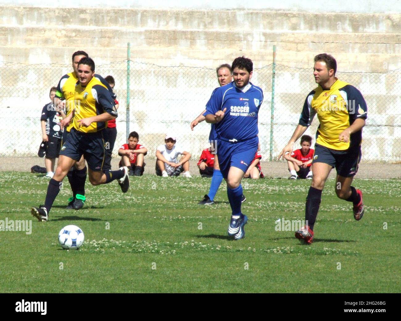 Diego Sinagra bekannt als Diego Maradona, Sohn von Diego Armando Maradona spielt bei einem Wohltätigkeitsfußballspiel in san giovanni rotondo, Italien Stockfoto