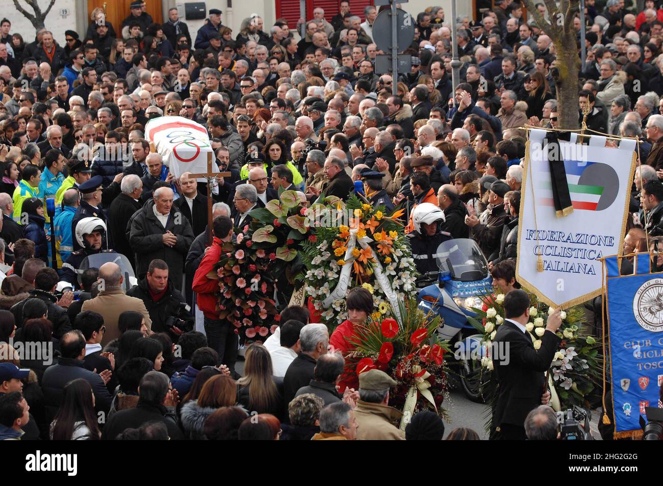 Beerdigung von Franco Ballerini, Teamcoach des Italienischen Radsportverbandes, Casalguidi, Italien Stockfoto