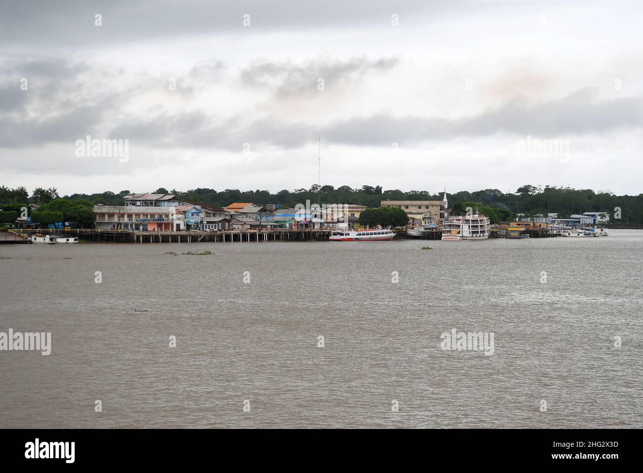 Afuá,Pará,Brasilien,11. November 2021.Blick auf den Hafen und die Flussstadt Afuá, auf der Insel Marajó im Amazonasgebiet. Stockfoto