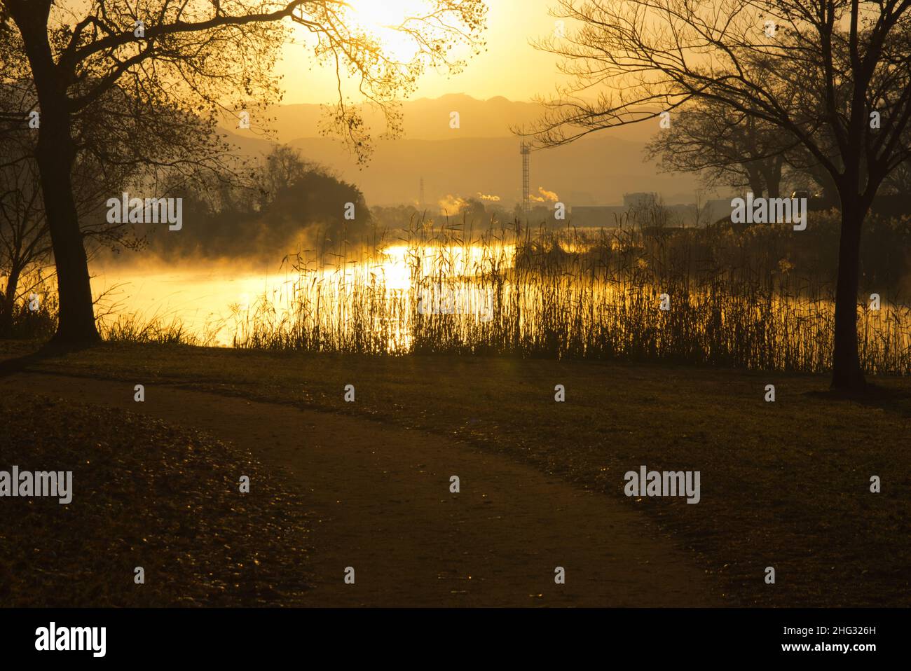 Am frühen Morgen im Winter, EZU-See, Präfektur Kumamoto, Japan Stockfoto