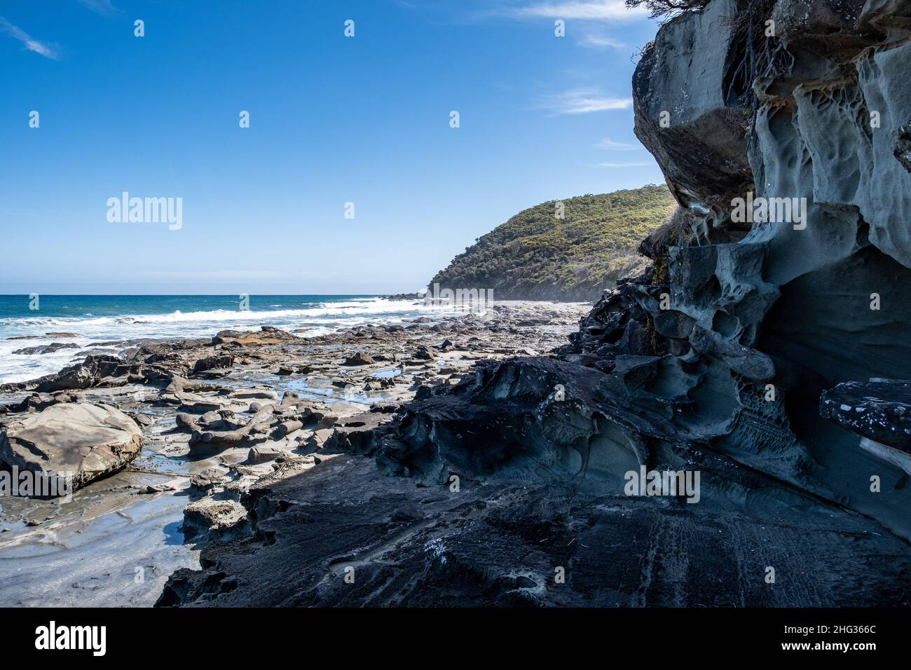 Erstaunliche Felsformationen an der Meeresküste. Great Ocean Walk, Victoria, Australien Stockfoto