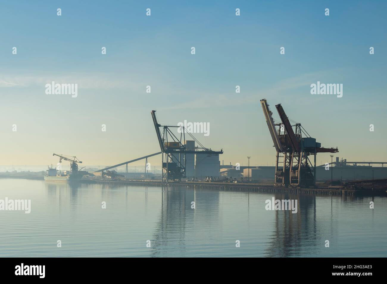 DUNKERQUE, FRANKREICH; DEZ/12/2022; Hafen von Dunkerque im Norden Frankreichs. Stockfoto