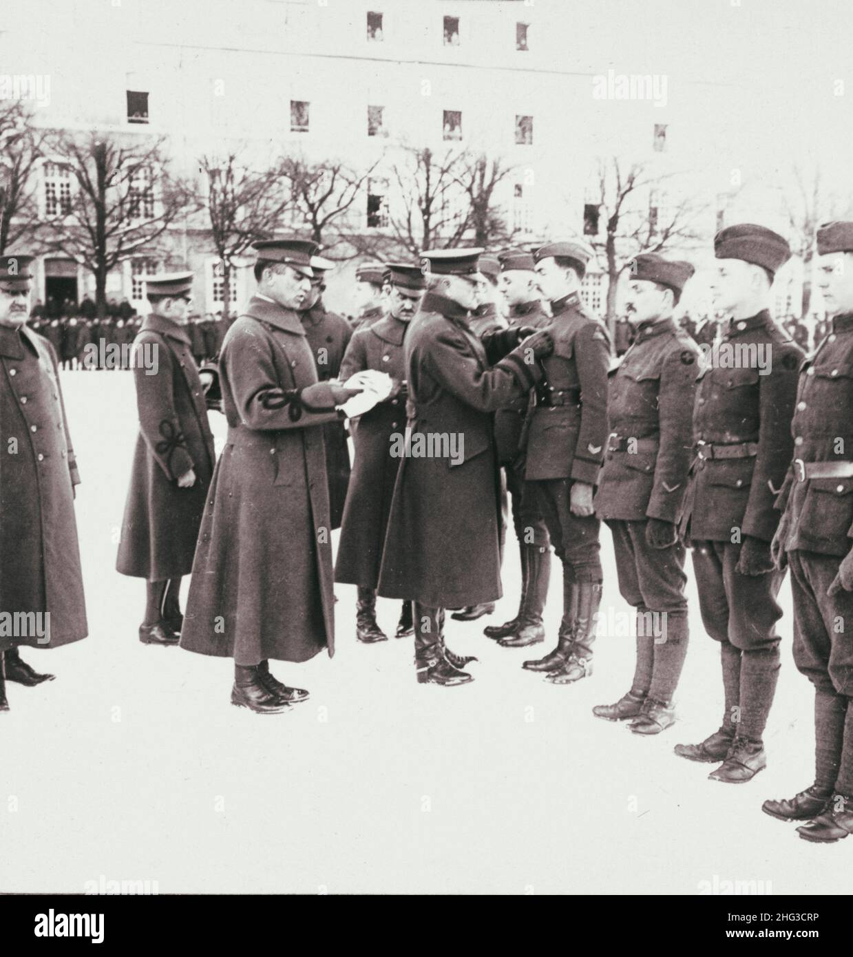 General Pershing verleiht dem Kongress Medaillen an tapfere amerikanische Jungen, Chaumont, Frankreich. 1917-1918 Stockfoto