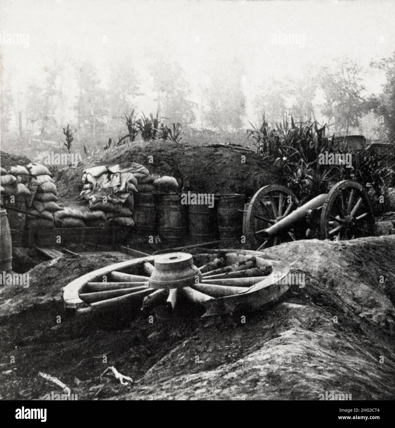 Amerikanischer Bürgerkrieg. 1861-1865 Geschütze und Befestigungsanlagen im Inneren von Port Hudson nach der Belagerung im Jahr 1863. Stockfoto