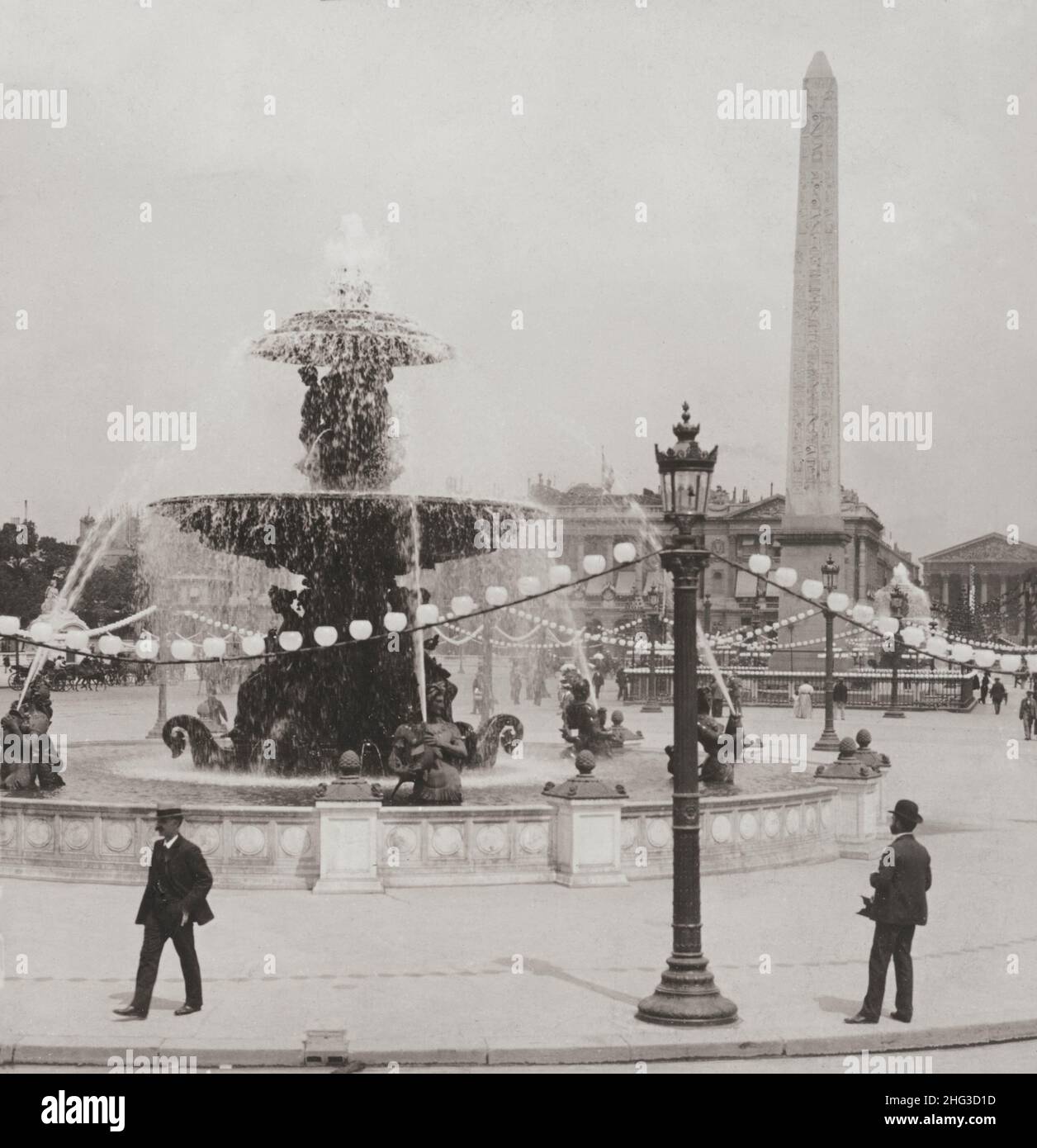 Vintage-Foto vom Place de la Concorde. Brunnen und Obelisk, Paris, Frankreich. 1901 Stockfoto