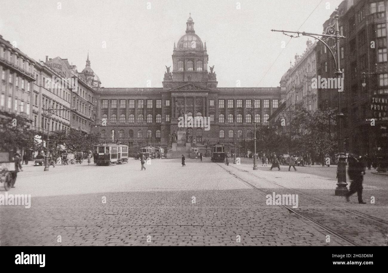 Vintage-Foto des Nationalmuseums in Prag. (Národní Muzeum). Österreichisch-Ungarische Monarchie. 1900s Stockfoto