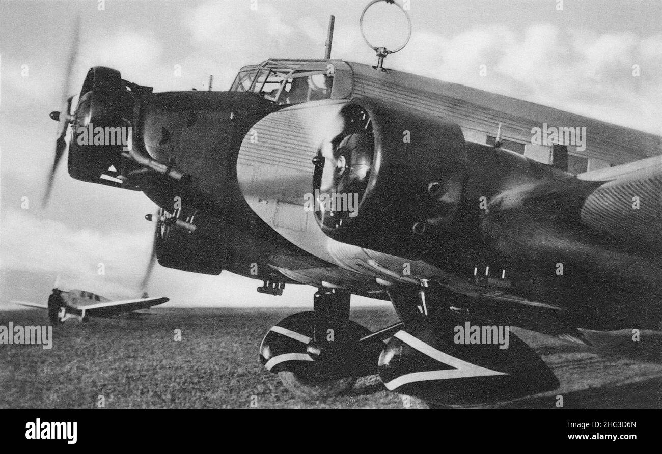 Vintage-Foto von Junkers Ju 52. Die Junkers Ju 52/3m (mit dem Spitznamen Tante Ju ('Tante Ju') und Iron Annie) ist ein Transportflugzeug, das entworfen und Mensch wurde Stockfoto