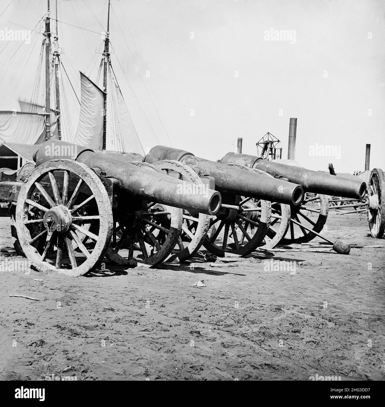 Amerikanischer Bürgerkrieg. 1861-1865. Richmond, Virginia. Erbeutete Belagerungs-Waffe bei Rocketts. April 1865 Stockfoto