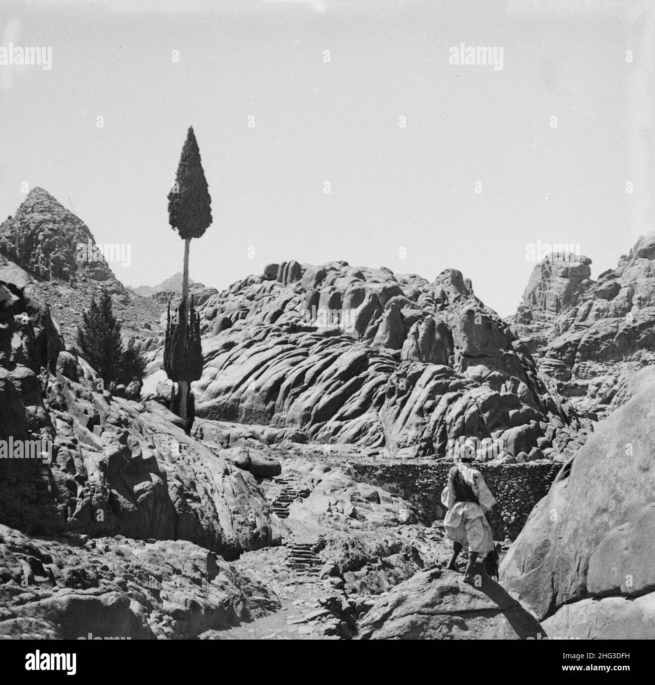Vintage-Foto der Reise nach Sinai über das Rote Meer, Tor und Wady Hebran. Hügel der Ältesten. 1910 Siqqat Sydina Musa wird als die traditionelle anerkannt Stockfoto