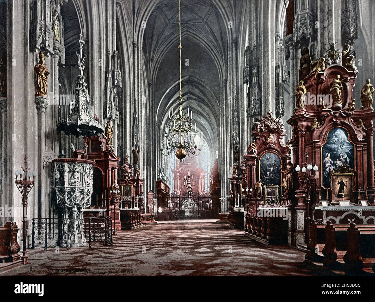 Vintage-Foto von Österreich-Ungarn. Niederösterreich. Wien. Stephanskirche. Inneneinrichtung (Wien. Stefanskirche. Jnneres). Ende des 19th. Jahrhunderts Stockfoto
