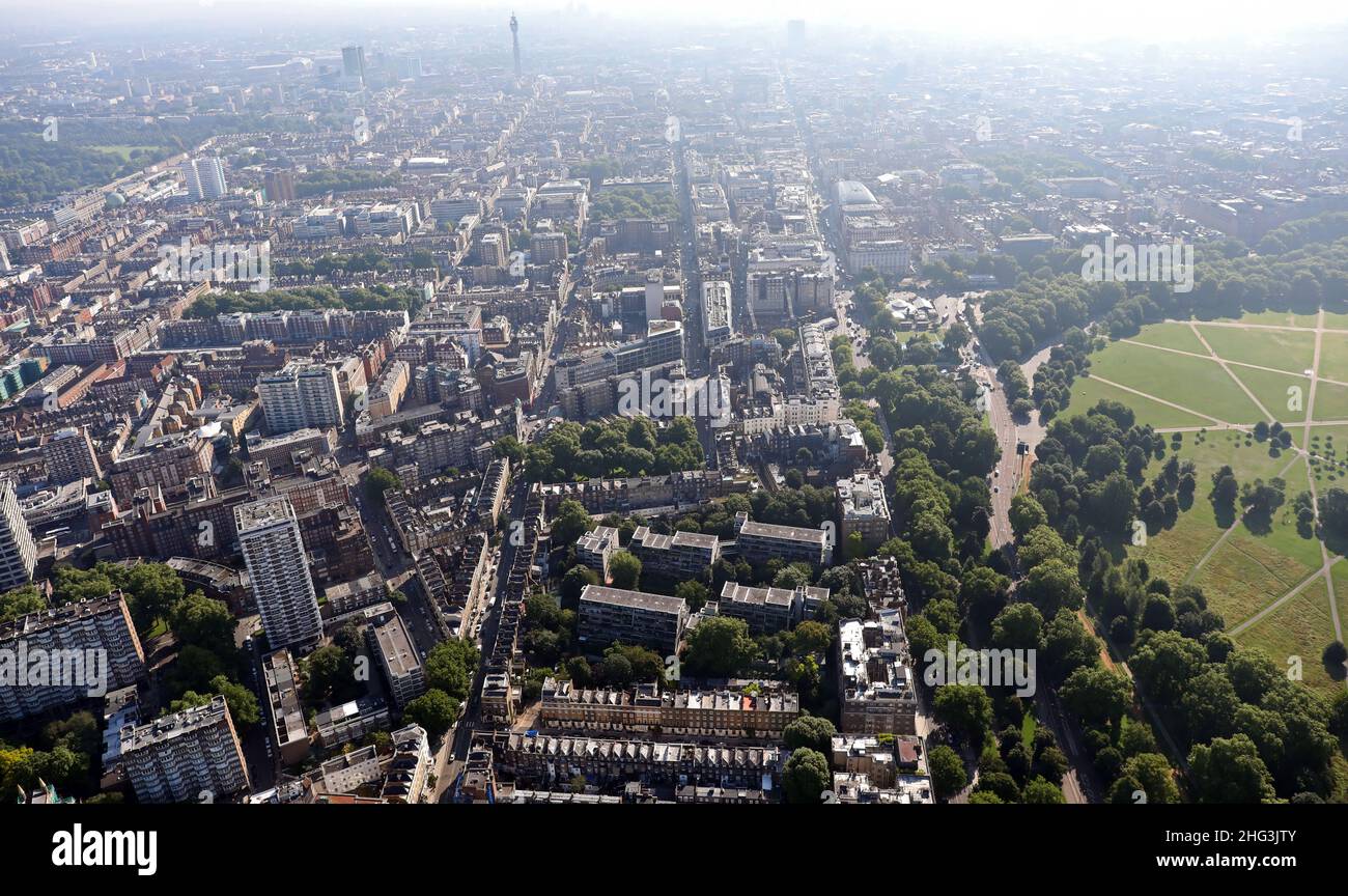 Luftaufnahme von der Park Lane nach Süden in Richtung Hyde Park Corner, Mayfair, London, England, Großbritannien Stockfoto