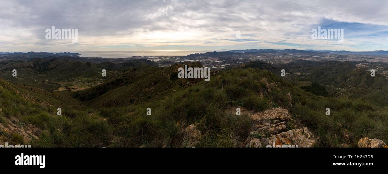 Panorama Küstengebirgslandschaft an der Costa Calida in Murcia Stockfoto