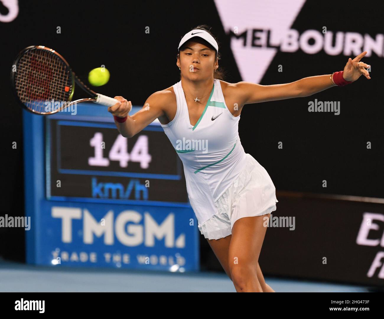 Melbourne, Australien. 18th Januar 2022. Rod Laver Arena Melbourne Park Day 2 18//01/2022 Emma Raducanu (GBR) First round match Credit: Roger Parker/Alamy Live News Stockfoto