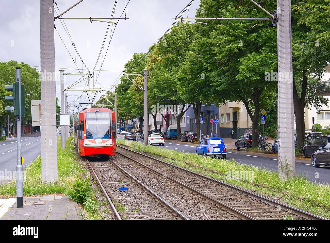 KÖLN, DEUTSCHLAND - JULI 2021: Kölner Bahn-Straßenbahn. Neue Tram K4500 Stockfoto