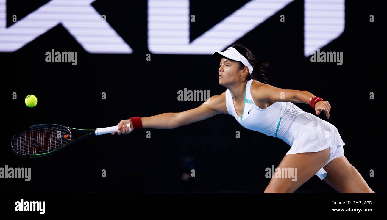 Melbourne, Australien. 18th Januar 2022. EMMA RADUCANU (GBR) in Aktion am 2. Tag bei den Australian Open 2022 am Dienstag, den 2022. Januar, Melbourne Park Credit: Corleve/Alamy Live News Stockfoto Melbourne, Australien. 18th Januar 2022. EMMA RADUCANU (GBR) in Aktion am 2. Tag bei den Australian Open 2022 am Dienstag, den 2022. Januar, Melbourne Park Credit: Corleve/Alamy Live News Stockfoto