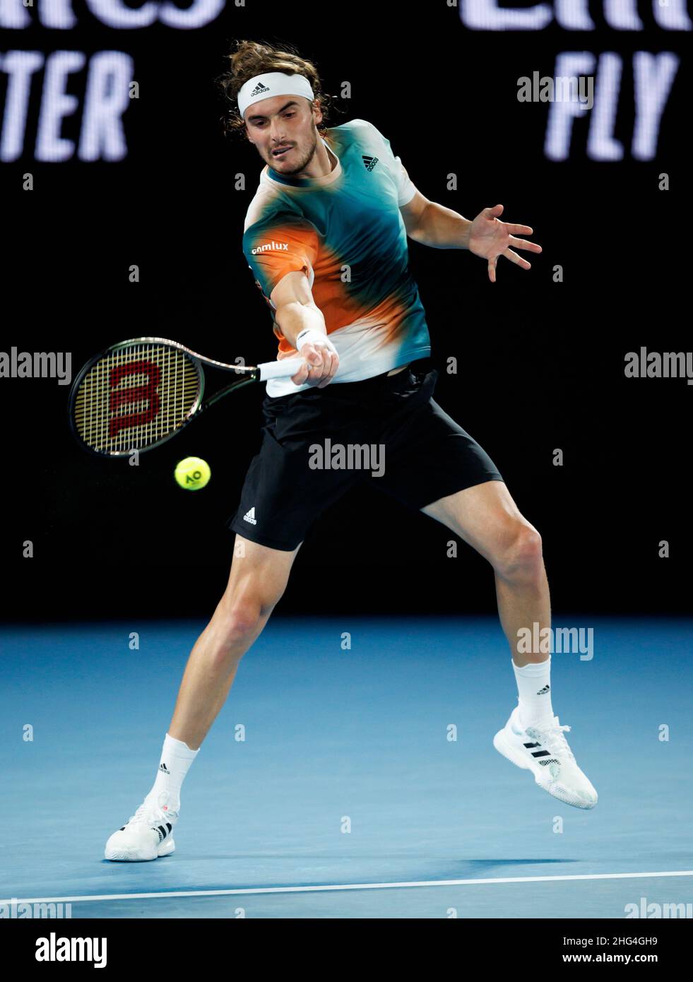 Melbourne, Australien. 18th Januar 2022. STEFANOS TSITSIPAS (GRE) in Aktion am 2. Tag bei den Australian Open 2022 am Dienstag, den 2022. Januar, Melbourne Park Credit: Corleve/Alamy Live News Stockfoto