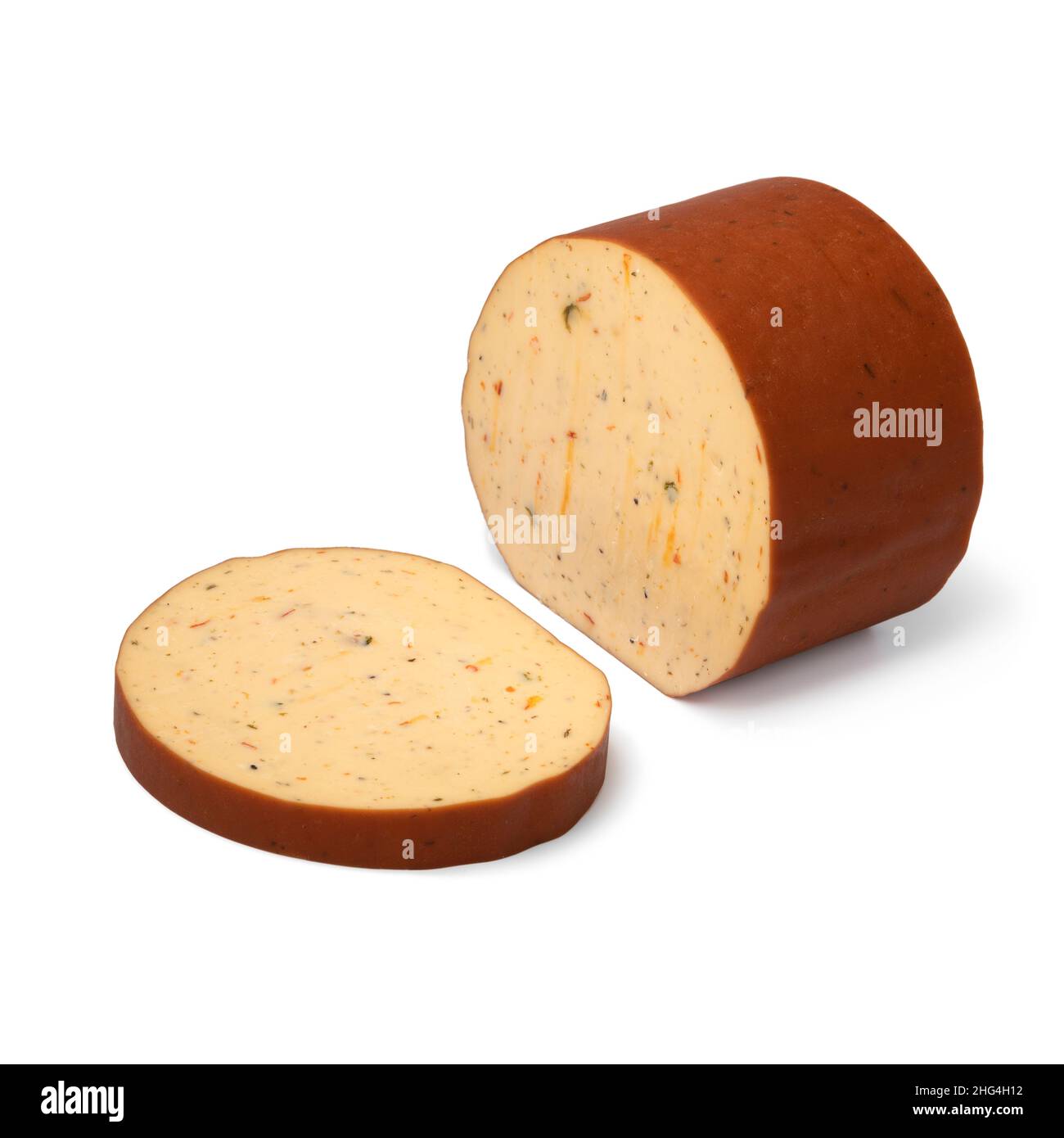 Stück und Scheibe holländischen geräucherten Käse mit einer Mischung von Kräutern isoliert auf weißem Hintergrund Stockfoto