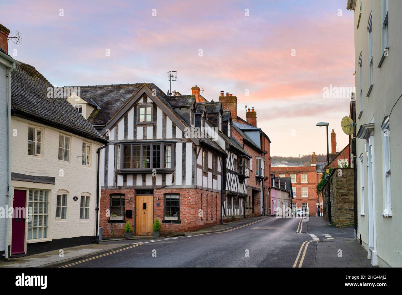 Fachwerkhaus auf der Glocke bei Sonnenaufgang. Ludlow, Shropshire, England Stockfoto