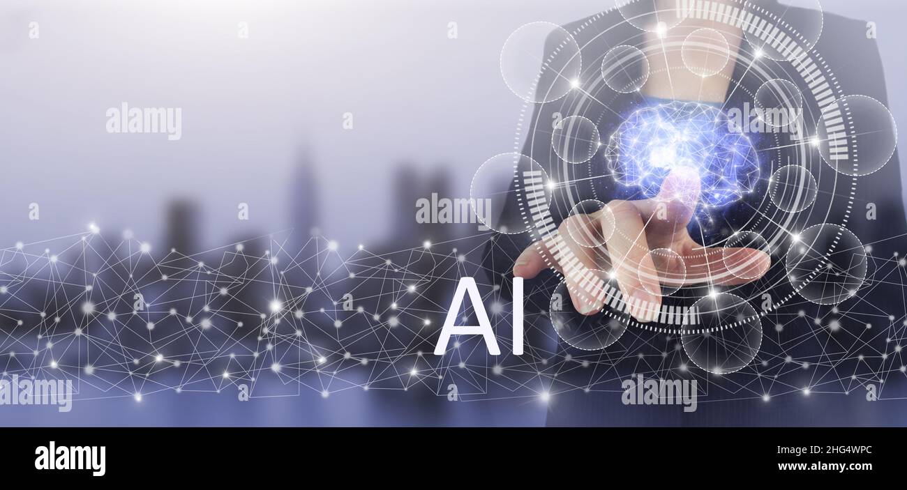 KI, Maschinelles Lernen. Hand berühren digitalen Bildschirm Hologramm Gehirn Zeichen auf Stadt Licht unscharfen Hintergrund. Digitales Gehirn Künstliche Intelligenz. Stockfoto